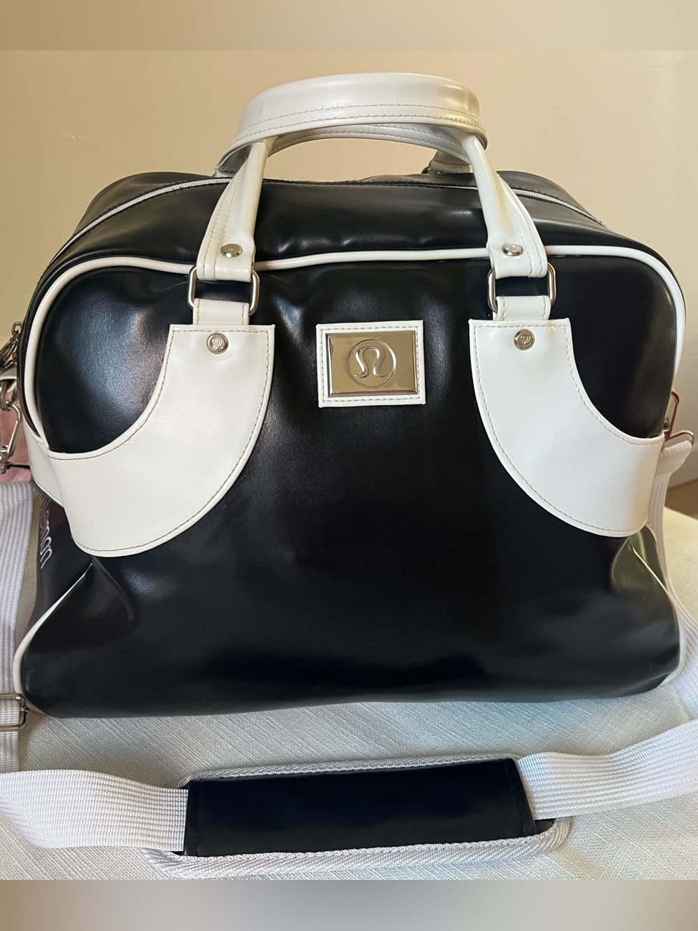 Lululemon Vintage Gym Weekend Bag Bowler Style Black White Floral Lining *Rare